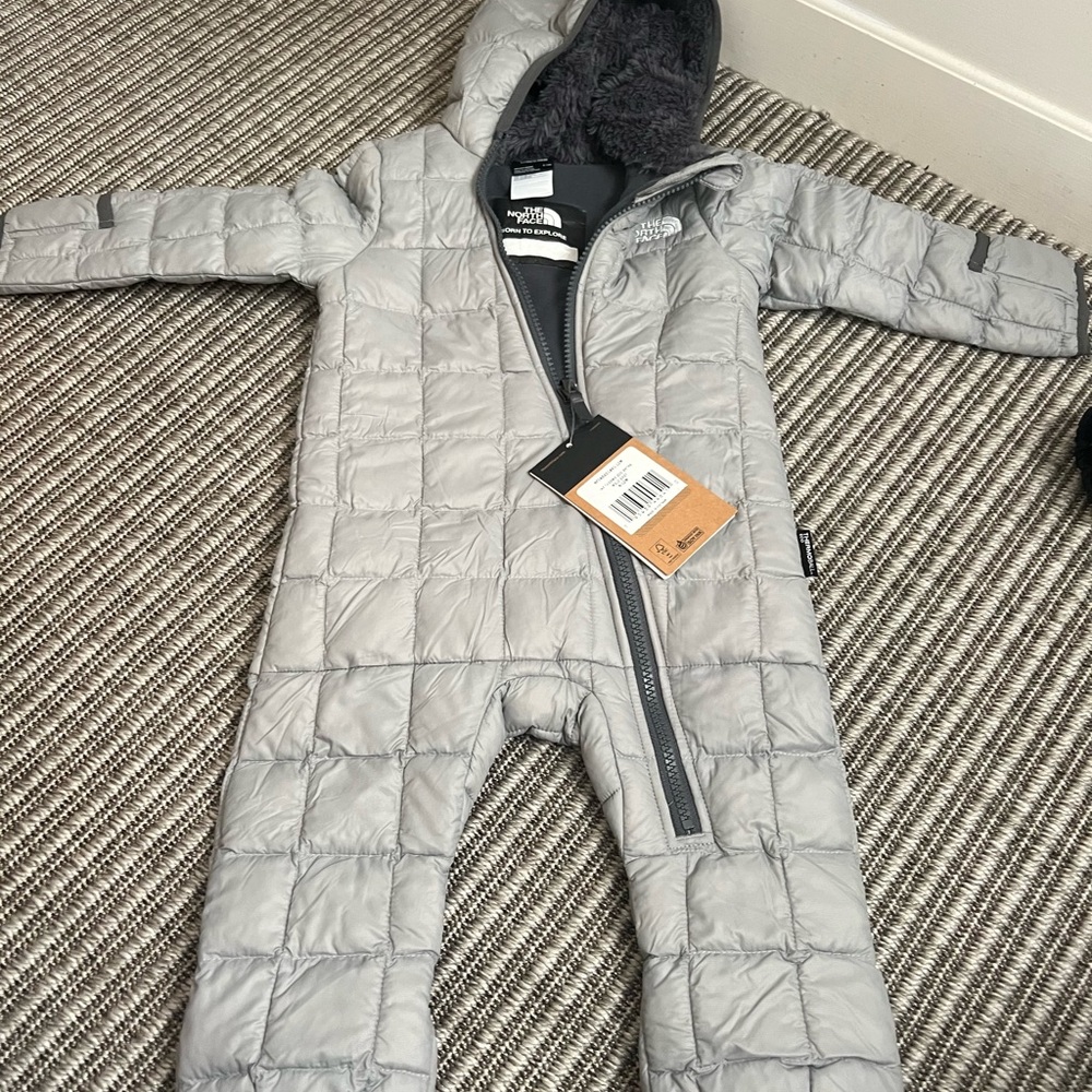 New with tags north face snow suit 6-12 months